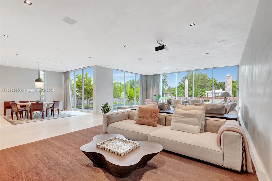 Active With Contract: $9,950,000 (4 beds, 5 baths, 4257 Square Feet)