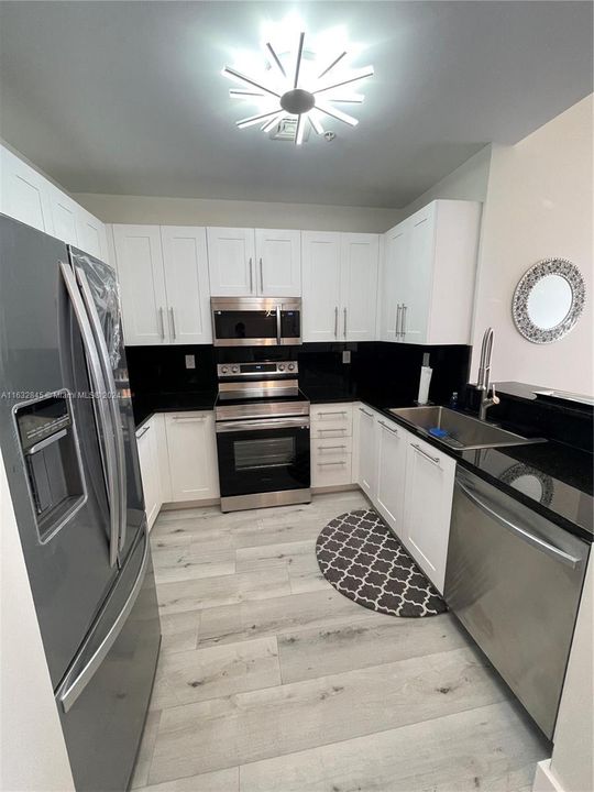 Active With Contract: $3,200 (2 beds, 2 baths, 1246 Square Feet)