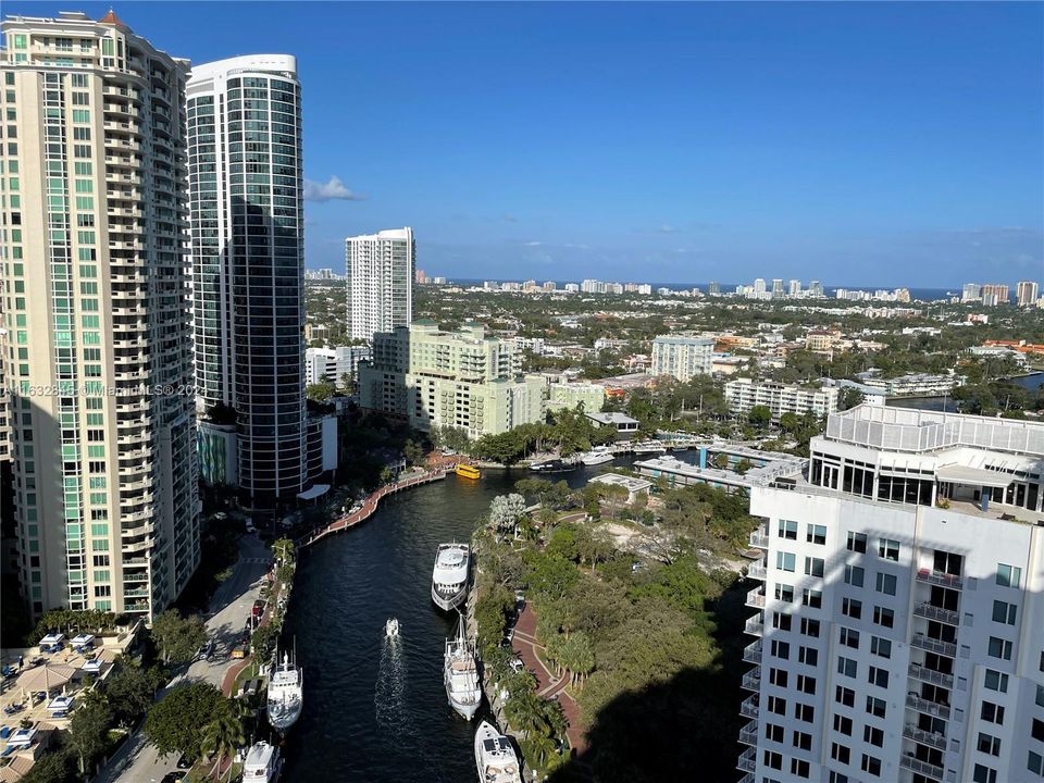 Active With Contract: $3,200 (2 beds, 2 baths, 1246 Square Feet)