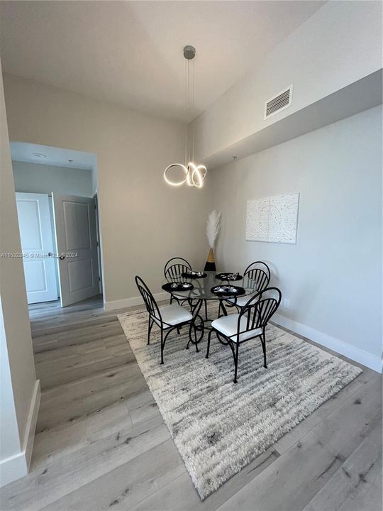 Active With Contract: $3,200 (2 beds, 2 baths, 1246 Square Feet)