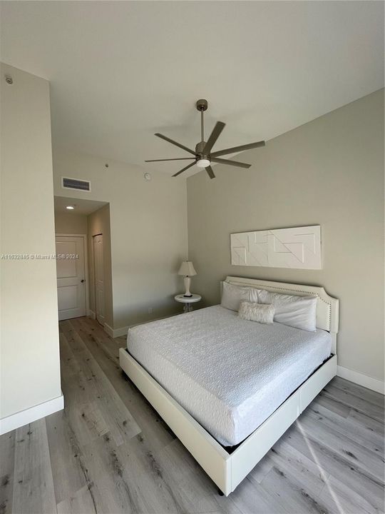 Active With Contract: $3,200 (2 beds, 2 baths, 1246 Square Feet)