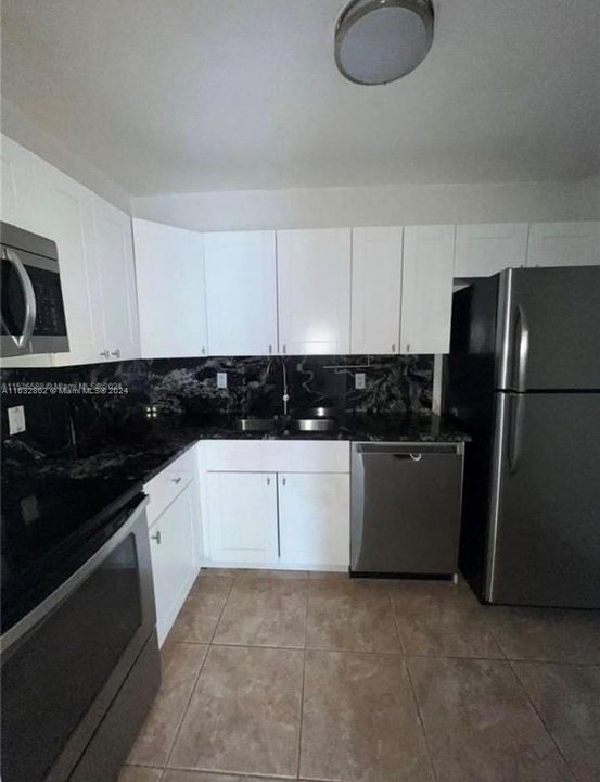 For Sale: $228,000 (2 beds, 1 baths, 840 Square Feet)