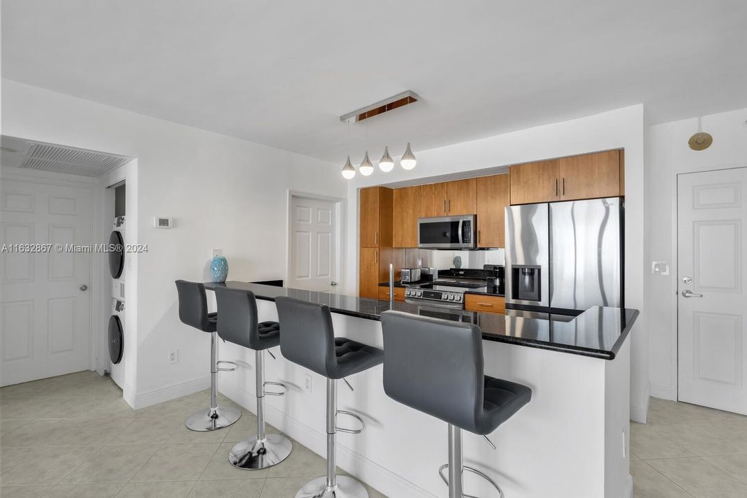 For Sale: $419,000 (1 beds, 1 baths, 950 Square Feet)