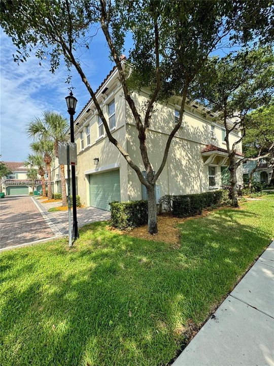 For Sale: $560,000 (3 beds, 2 baths, 1280 Square Feet)