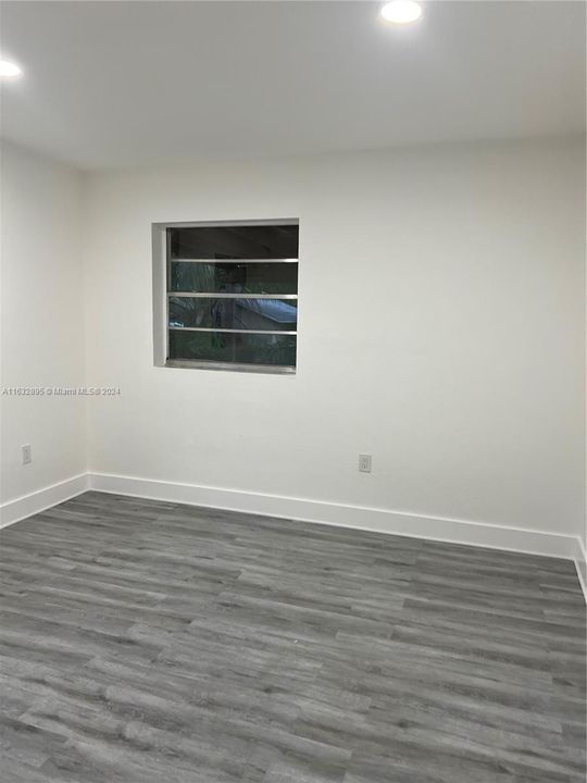 Active With Contract: $2,450 (2 beds, 1 baths, 1000 Square Feet)