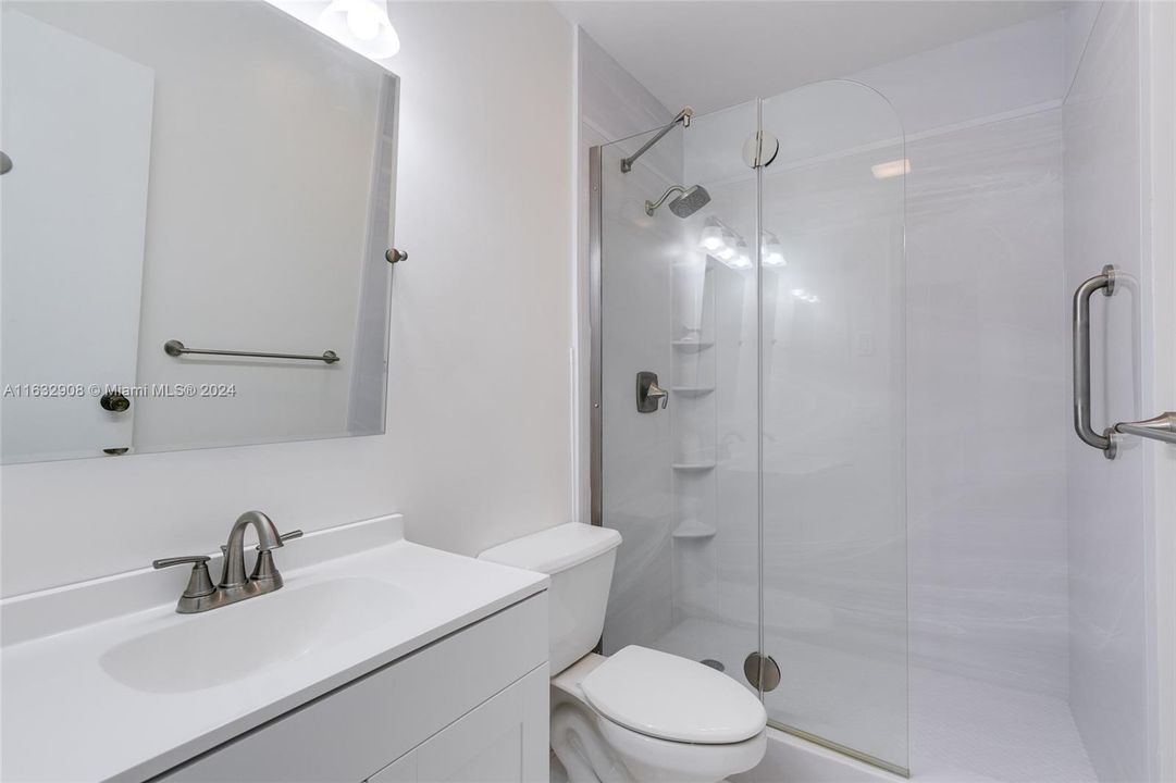 For Sale: $230,000 (2 beds, 2 baths, 1008 Square Feet)