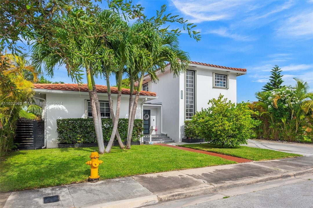 Active With Contract: $1,625,000 (4 beds, 3 baths, 2630 Square Feet)