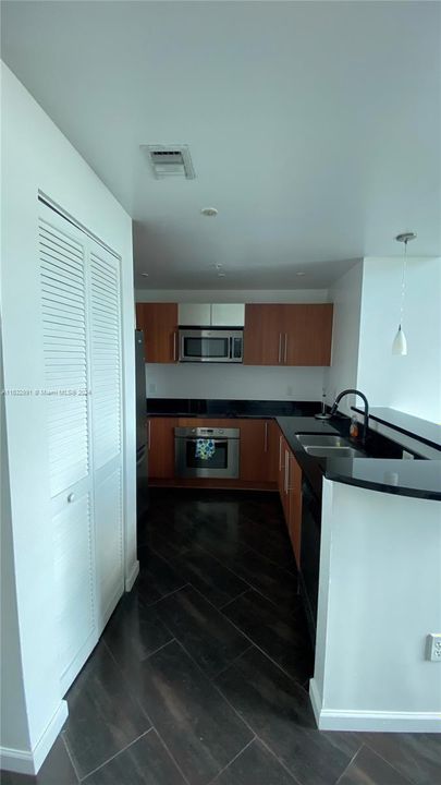 Recently Rented: $3,150 (1 beds, 1 baths, 762 Square Feet)