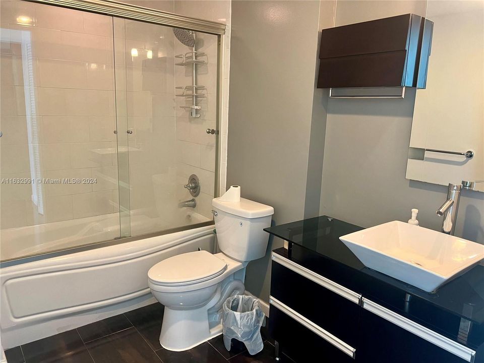 Recently Rented: $3,150 (1 beds, 1 baths, 762 Square Feet)