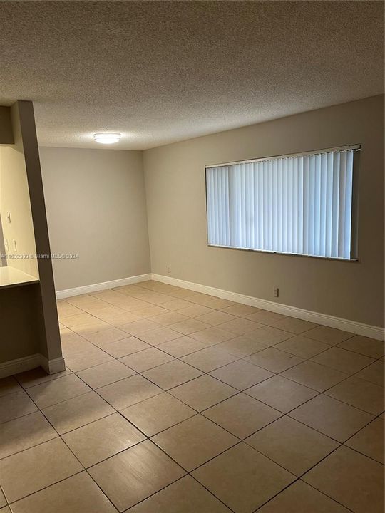 Active With Contract: $1,950 (2 beds, 2 baths, 921 Square Feet)