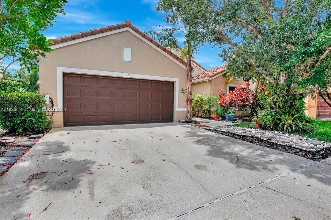 Active With Contract: $845,000 (3 beds, 2 baths, 2156 Square Feet)