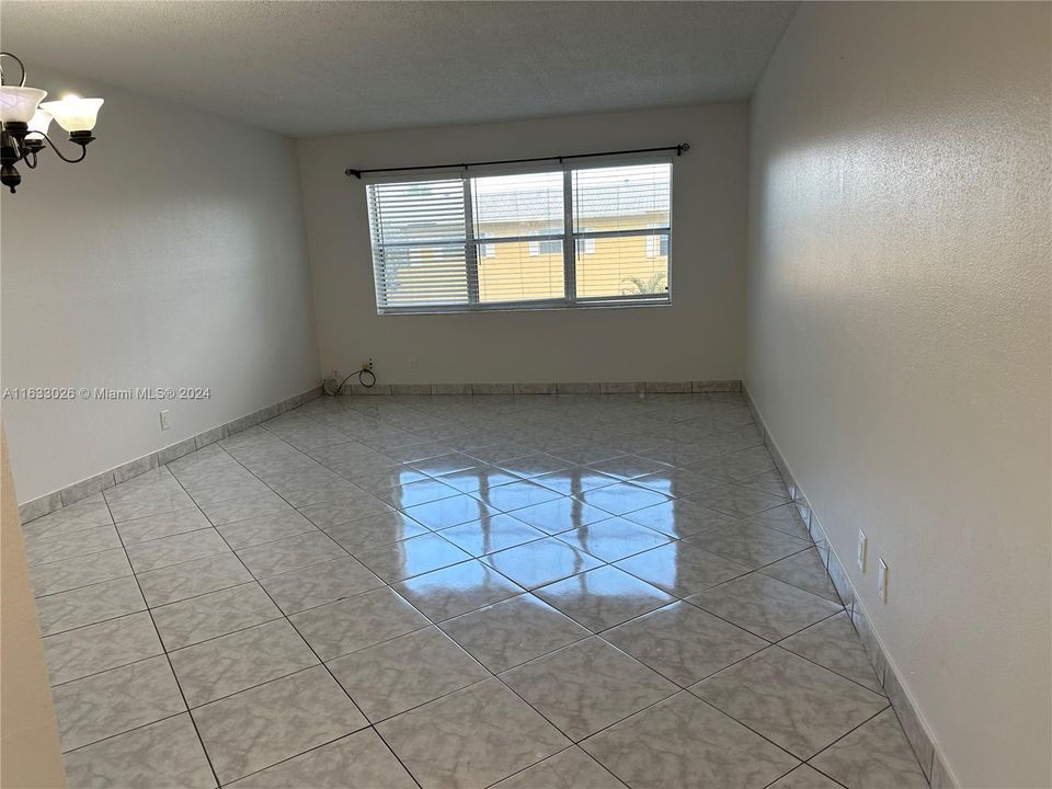 For Rent: $1,650 (1 beds, 1 baths, 650 Square Feet)