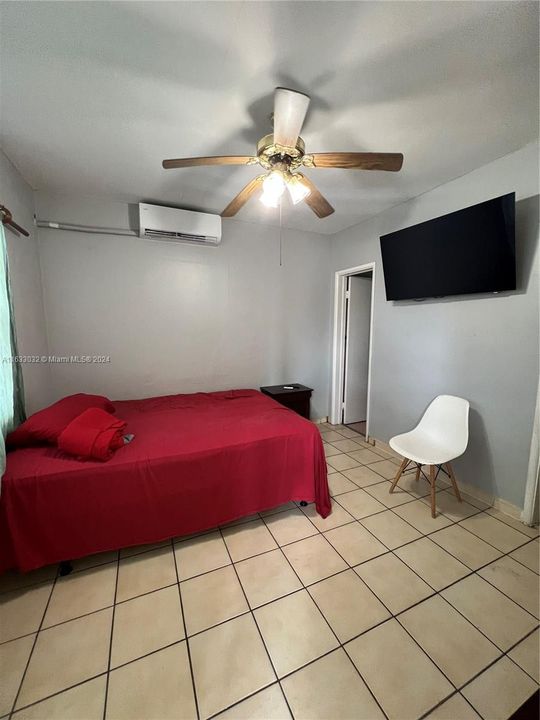 For Rent: $1,200 (1 beds, 1 baths, 180 Square Feet)