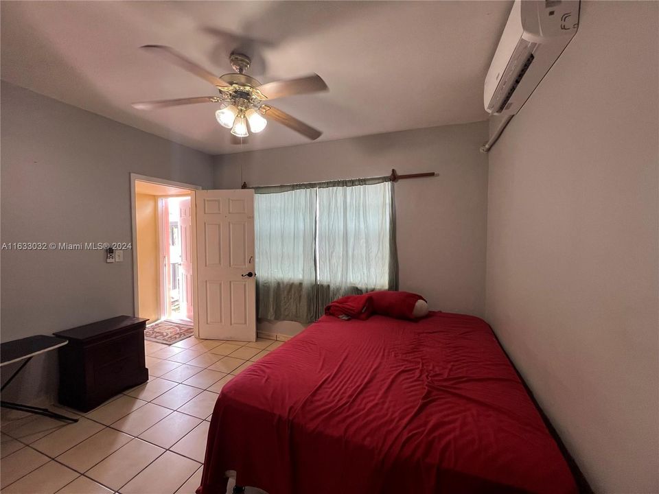 For Rent: $1,200 (1 beds, 1 baths, 180 Square Feet)