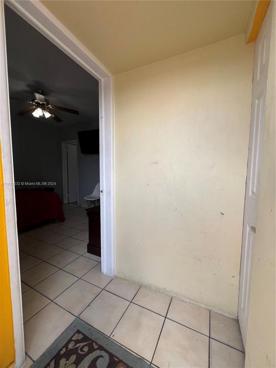 For Rent: $1,200 (1 beds, 1 baths, 180 Square Feet)