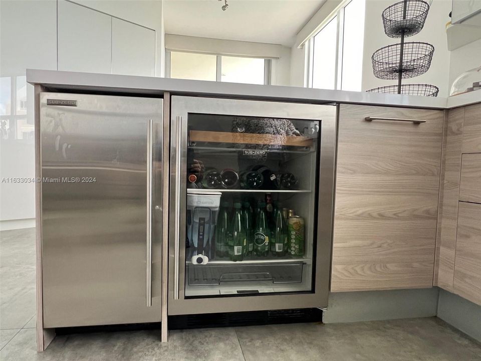 SUB ZERO Wine Cooler & Ice Maker