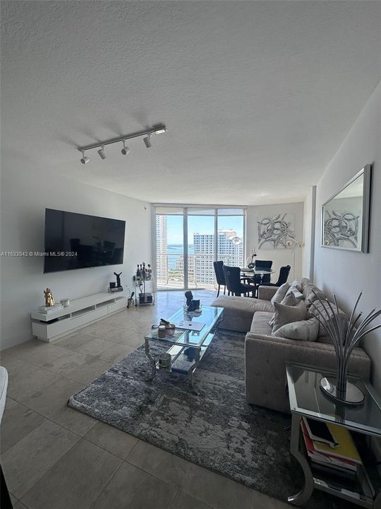 Недавно арендовано: $3,000 (1 спален, 1 ванн, 868 Квадратных фут)