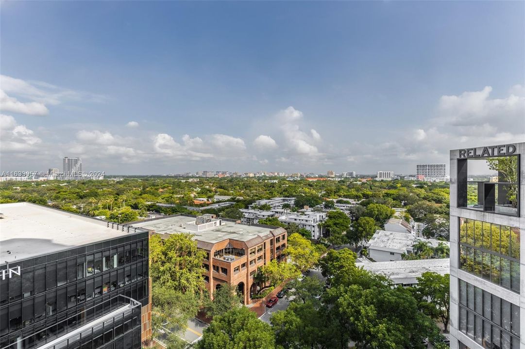 Recently Sold: $2,400,000 (3 beds, 2 baths, 1369 Square Feet)