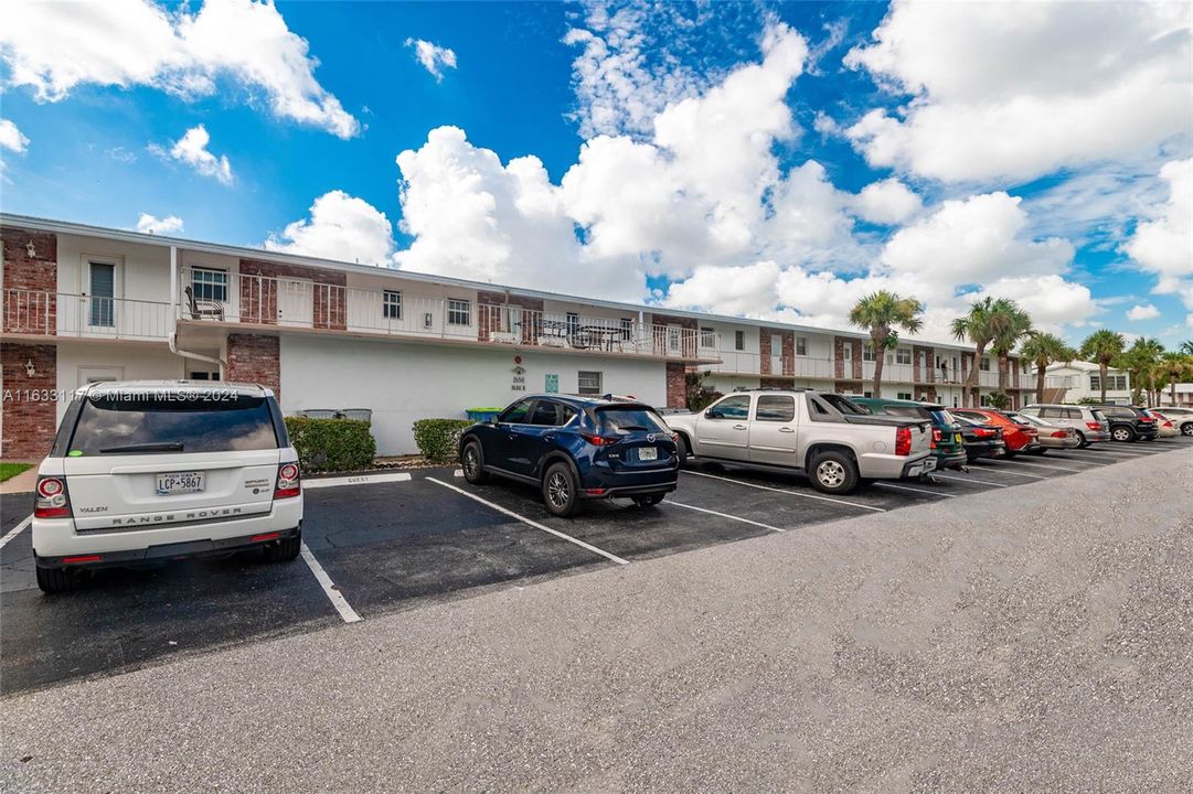 Active With Contract: $1,450 (1 beds, 1 baths, 680 Square Feet)