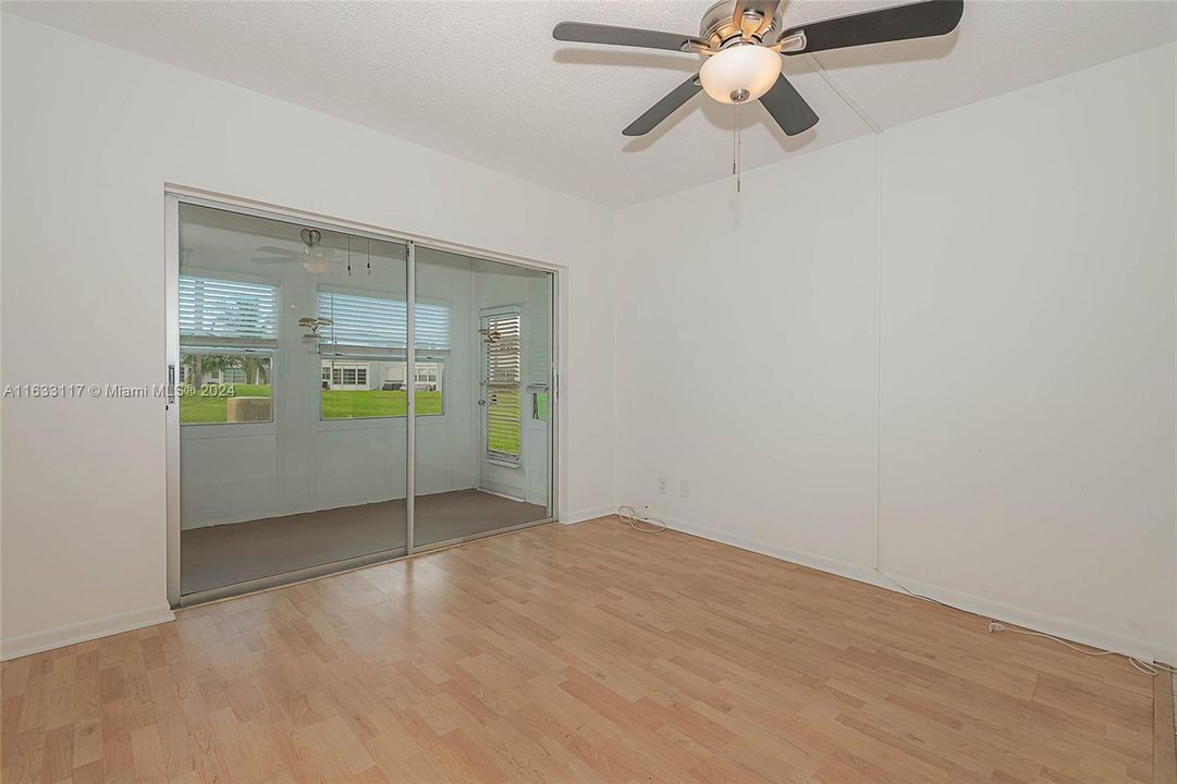 Active With Contract: $1,450 (1 beds, 1 baths, 680 Square Feet)