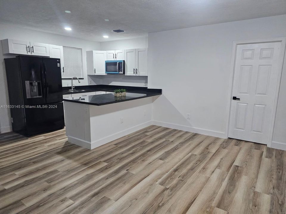 NEW Kitchen with stainless Steel Appliances