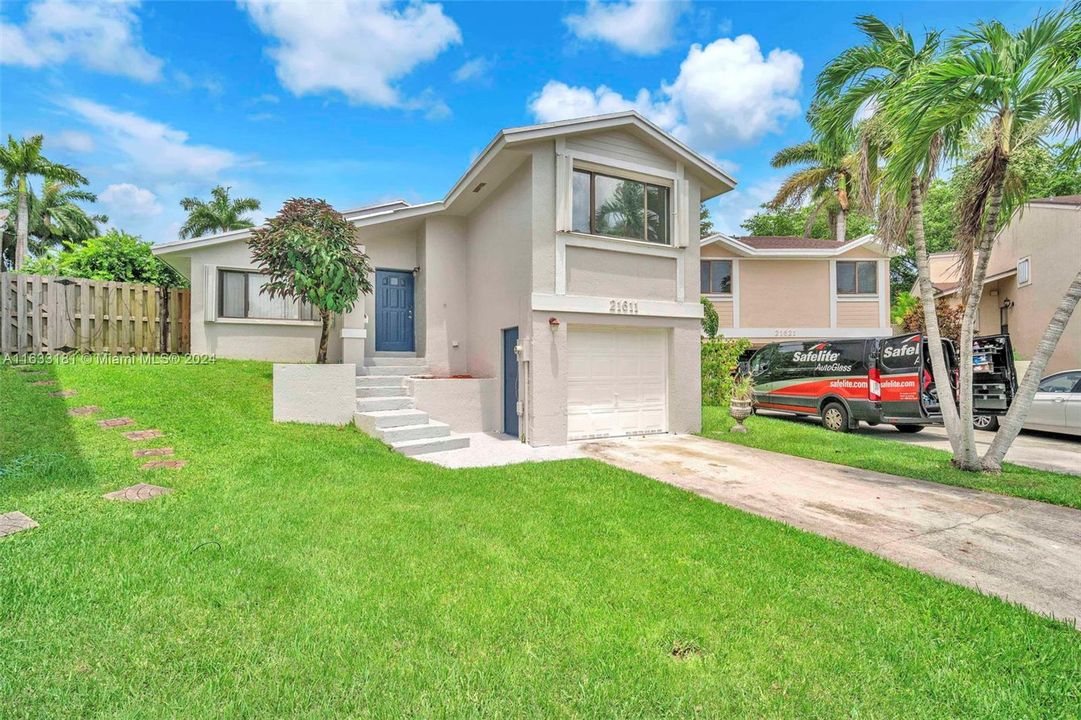 Recently Sold: $469,999 (2 beds, 2 baths, 1136 Square Feet)