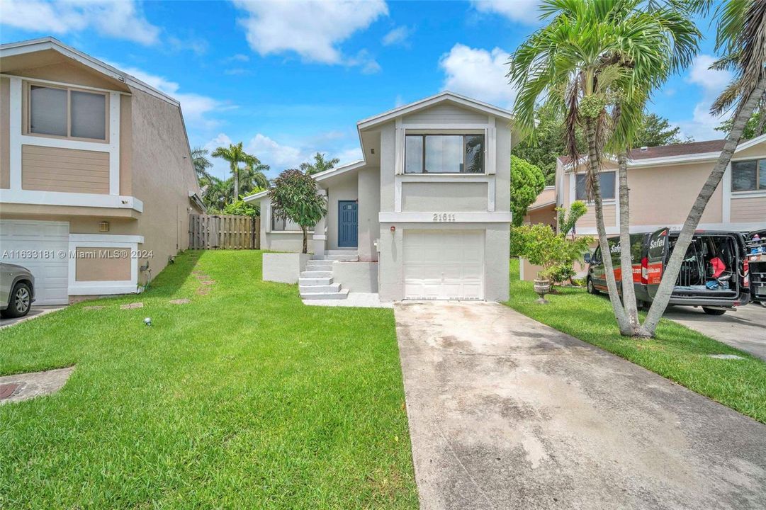 Recently Sold: $469,999 (2 beds, 2 baths, 1136 Square Feet)