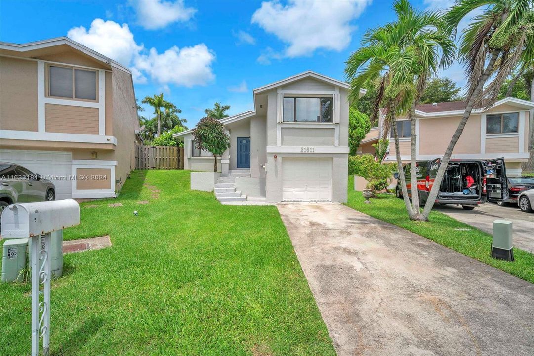 Recently Sold: $469,999 (2 beds, 2 baths, 1136 Square Feet)