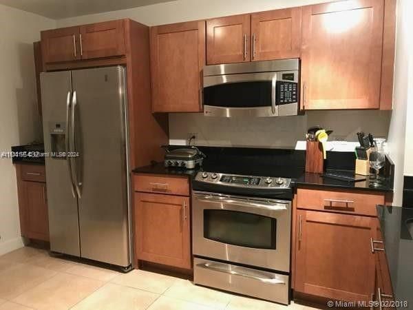 Recently Rented: $2,500 (1 beds, 1 baths, 745 Square Feet)