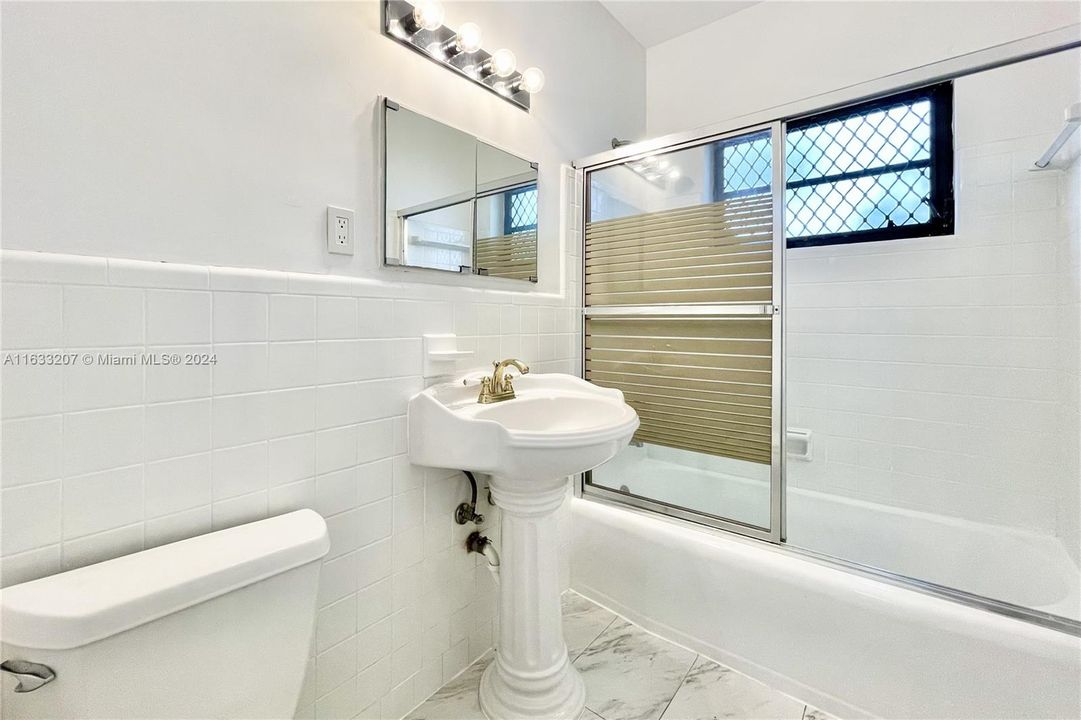 最近租的: $10,500 (4 贝兹, 3 浴室, 2204 平方英尺)