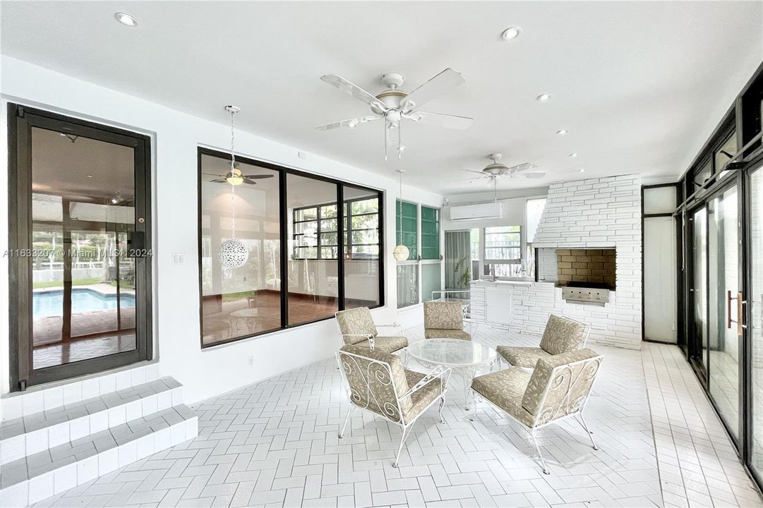 最近租的: $10,500 (4 贝兹, 3 浴室, 2204 平方英尺)