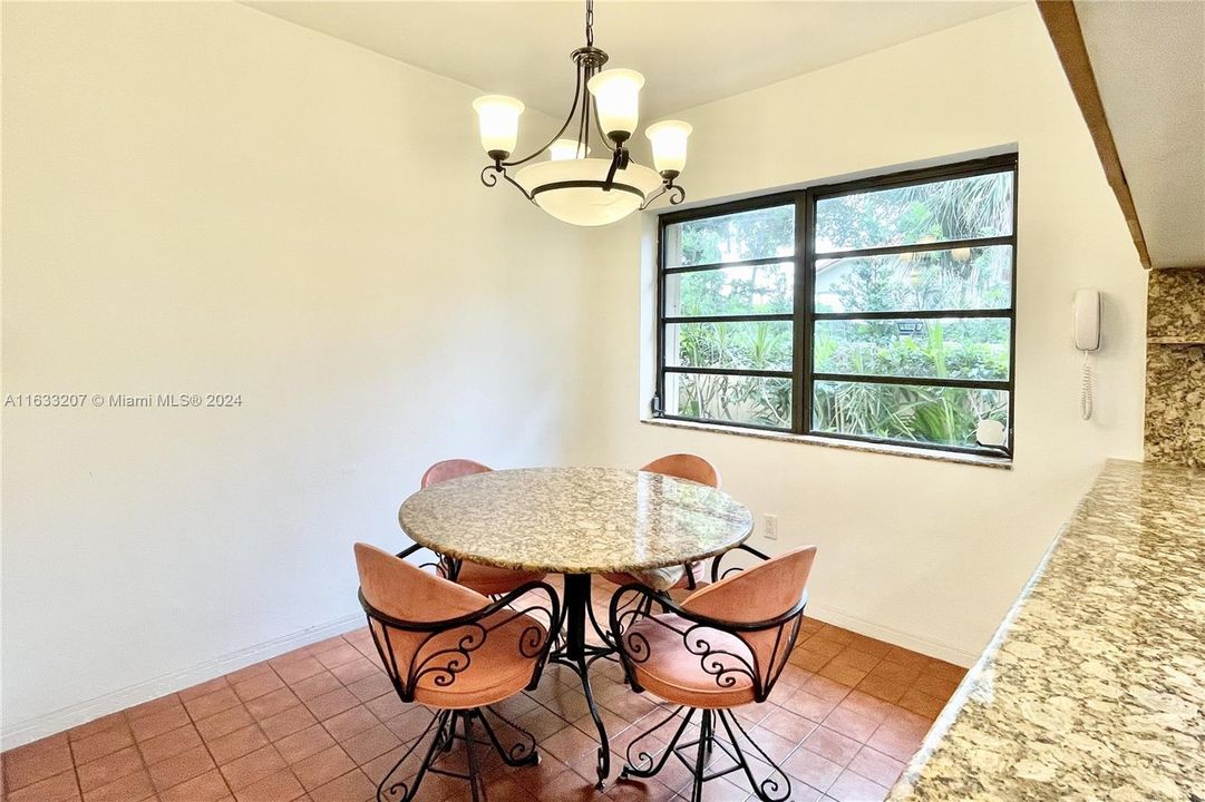 最近租的: $10,500 (4 贝兹, 3 浴室, 2204 平方英尺)