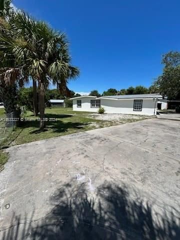 Active With Contract: $285,000 (4 beds, 2 baths, 1495 Square Feet)