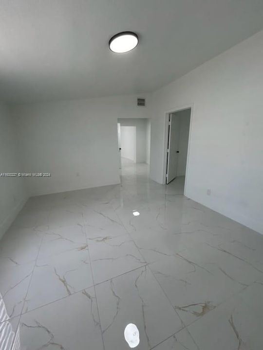 Activo con contrato: $285,000 (4 camas, 2 baños, 1495 Pies cuadrados)