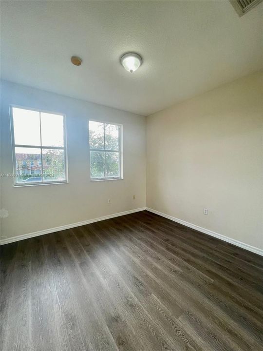 Recently Rented: $2,600 (3 beds, 2 baths, 1540 Square Feet)