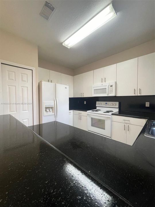 Recently Rented: $2,600 (3 beds, 2 baths, 1540 Square Feet)