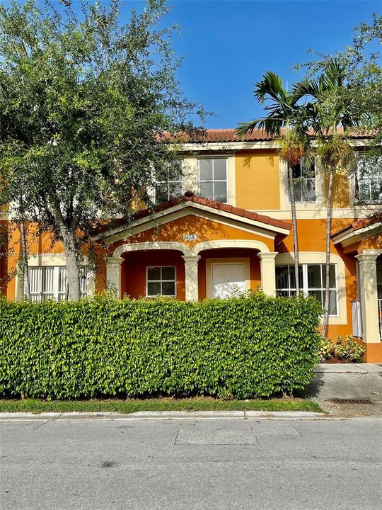 Recently Rented: $2,600 (3 beds, 2 baths, 1540 Square Feet)