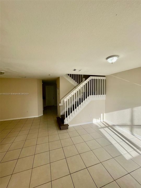 Recently Rented: $2,600 (3 beds, 2 baths, 1540 Square Feet)