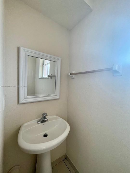 Recently Rented: $2,600 (3 beds, 2 baths, 1540 Square Feet)