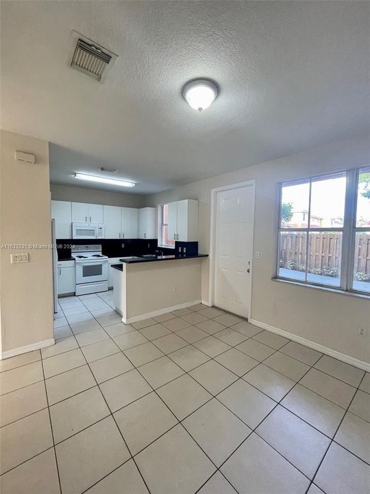 Recently Rented: $2,600 (3 beds, 2 baths, 1540 Square Feet)