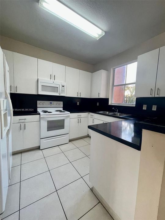 Recently Rented: $2,600 (3 beds, 2 baths, 1540 Square Feet)
