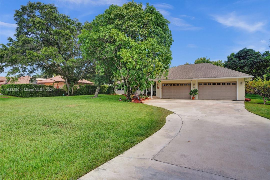 Active With Contract: $1,299,000 (3 beds, 3 baths, 2578 Square Feet)