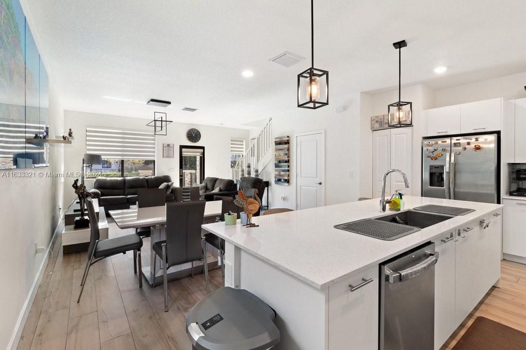 Active With Contract: $890,000 (4 beds, 2 baths, 2163 Square Feet)