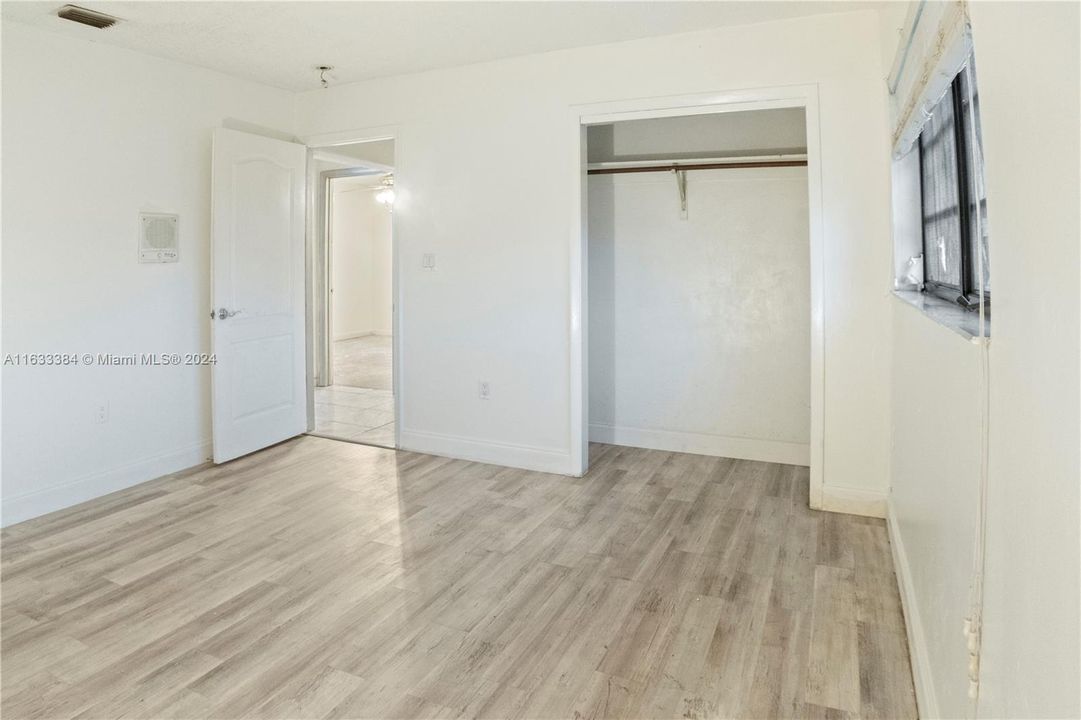 Activo con contrato: $750,000 (4 camas, 2 baños, 2914 Pies cuadrados)