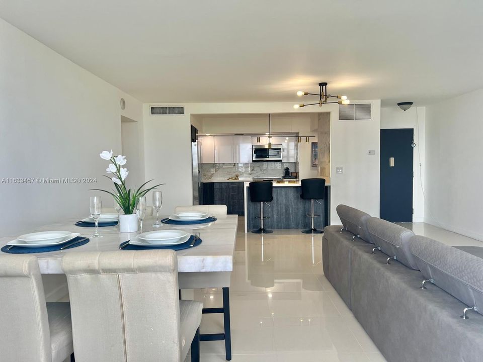 For Sale: $439,000 (2 beds, 2 baths, 1188 Square Feet)