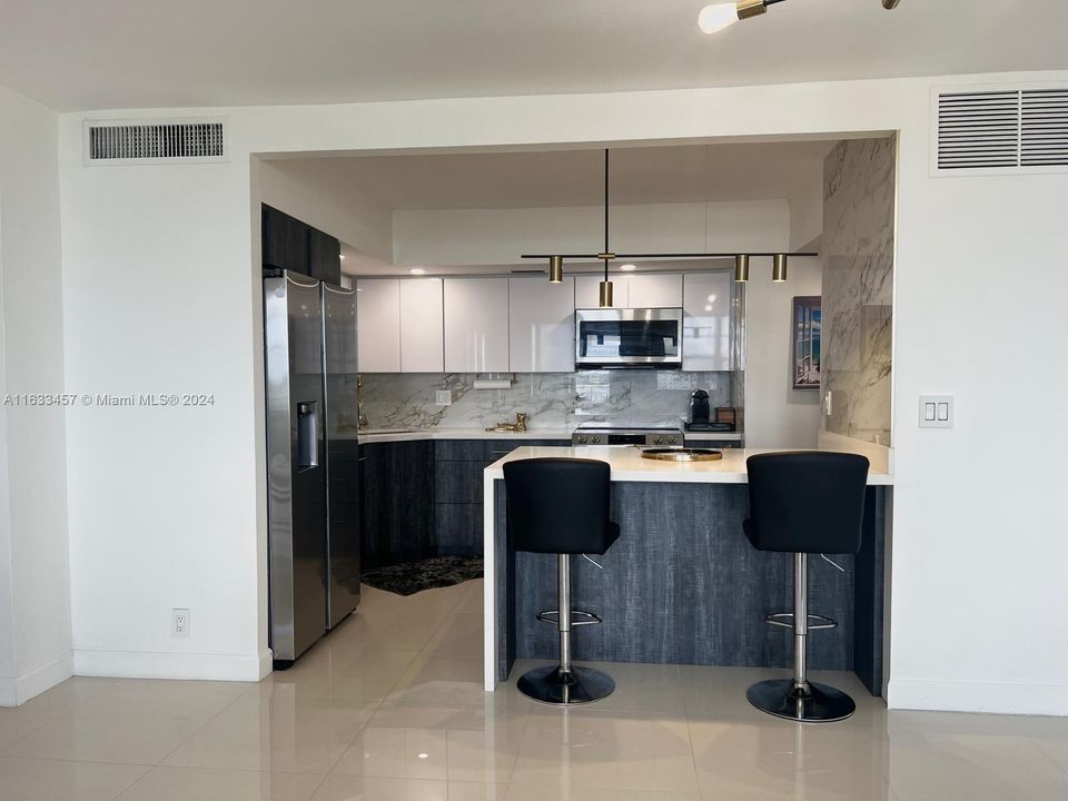 For Sale: $439,000 (2 beds, 2 baths, 1188 Square Feet)