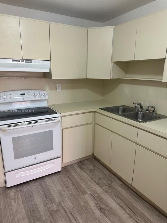 Recently Rented: $2,300 (2 beds, 2 baths, 852 Square Feet)