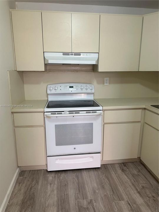 Recently Rented: $2,300 (2 beds, 2 baths, 852 Square Feet)