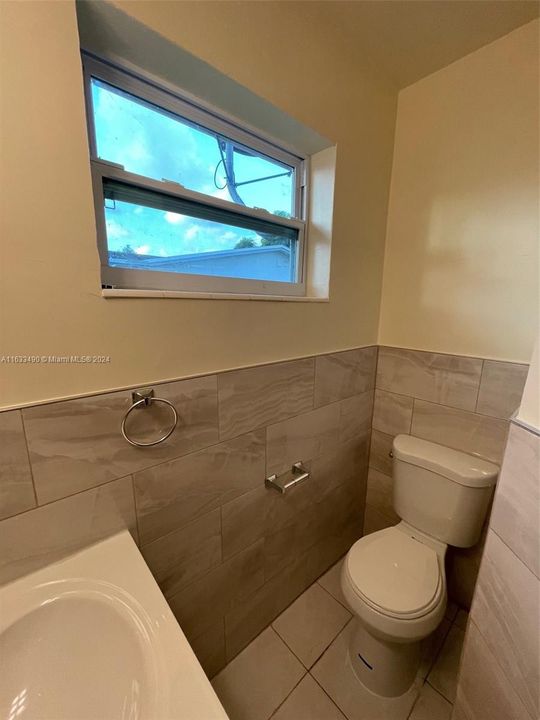 Active With Contract: $1,300 (1 beds, 1 baths, 0 Square Feet)