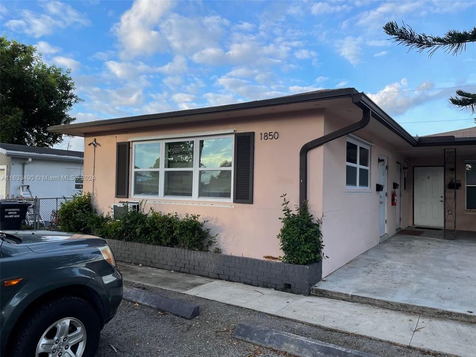 Active With Contract: $1,300 (1 beds, 1 baths, 0 Square Feet)